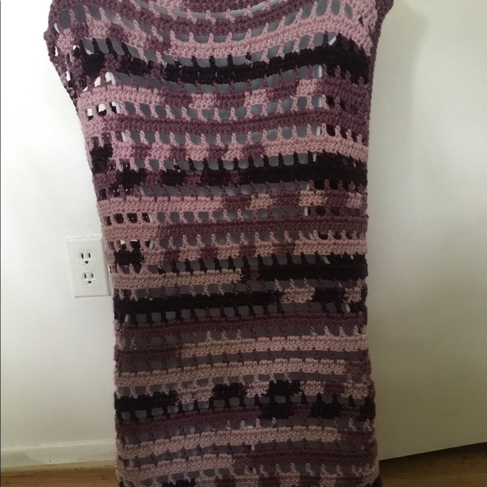 Crocheted tops - Picture 2 of 3